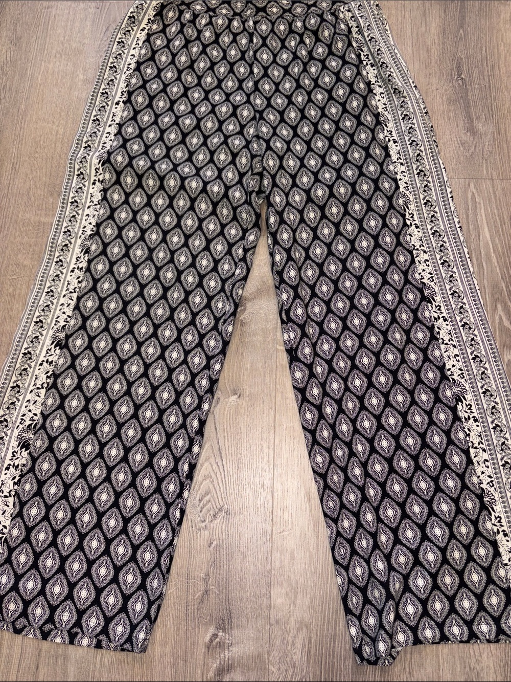 Braeve Black Printed Wide-Leg Pants with Cream Border - Picture 2 of 7